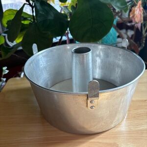 Vibtage Aluminum Tube Angelfood Cake Pan